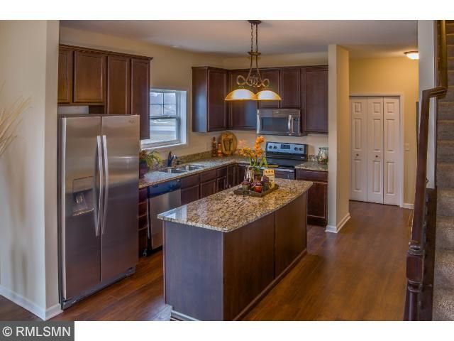 2572 Vierling Dr E, Shakopee, MN 55379