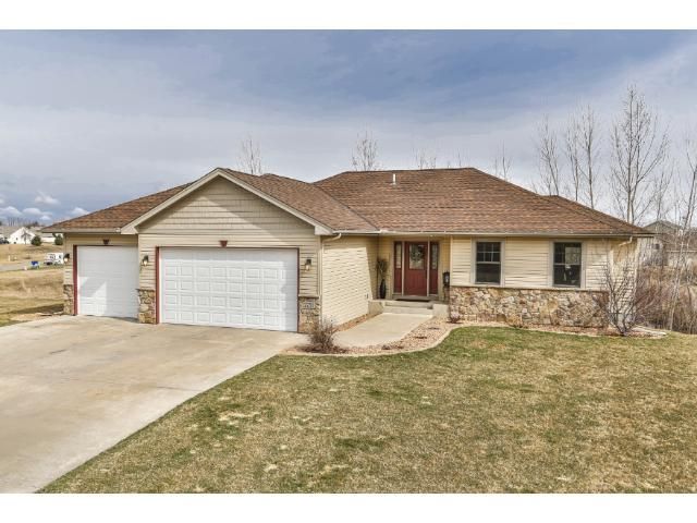 2730 Davis St S, Cambridge, MN 55008