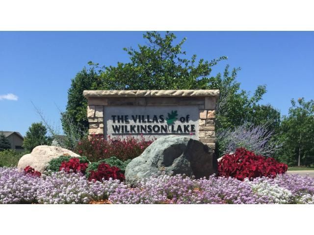 9 Phoebe Ln, North Oaks, MN 55127
