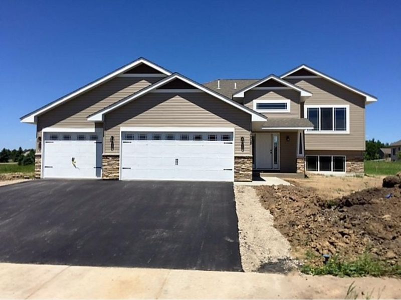 1008 Marion St SE, Isanti, MN 55040
