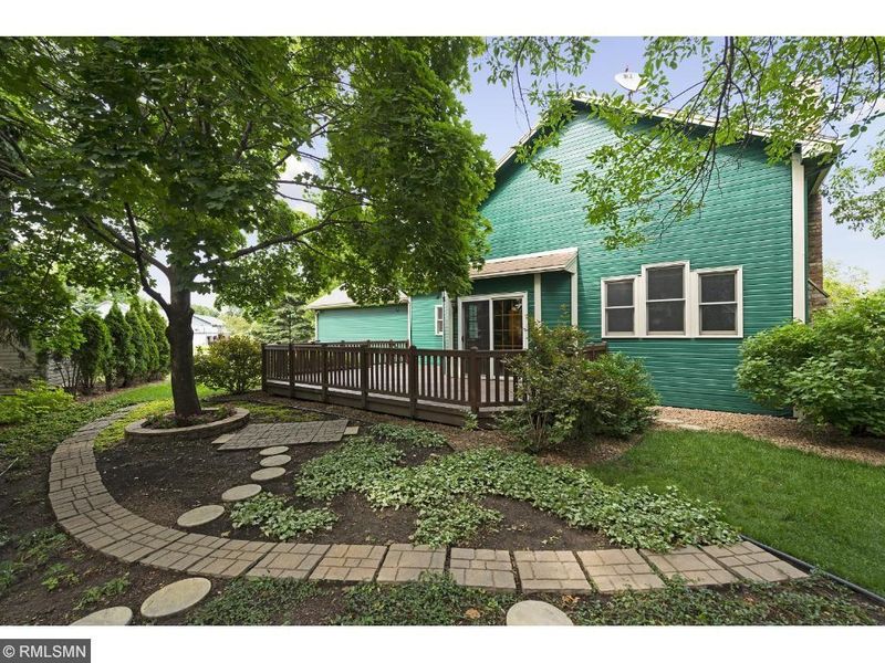 2830 Hillvale Trl, Oakdale, MN 55128