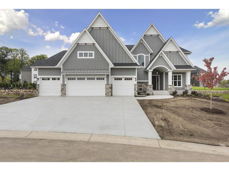 5560 Comstock Ln, Minneapolis, MN 55446