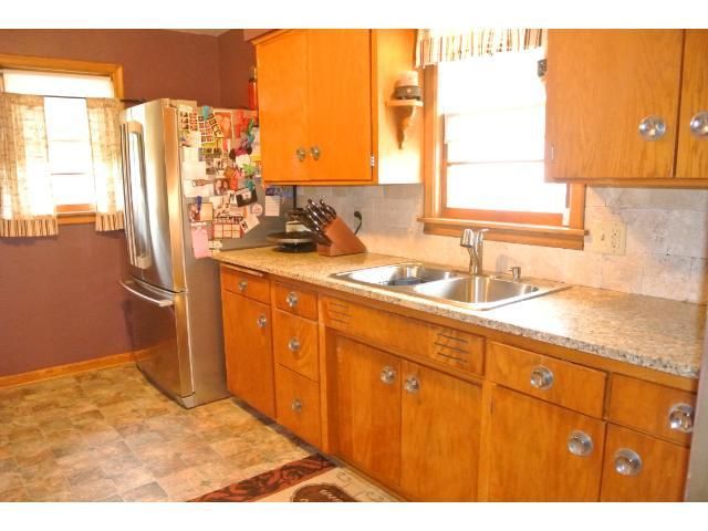 635 Ash St NE, Hutchinson, MN 55350