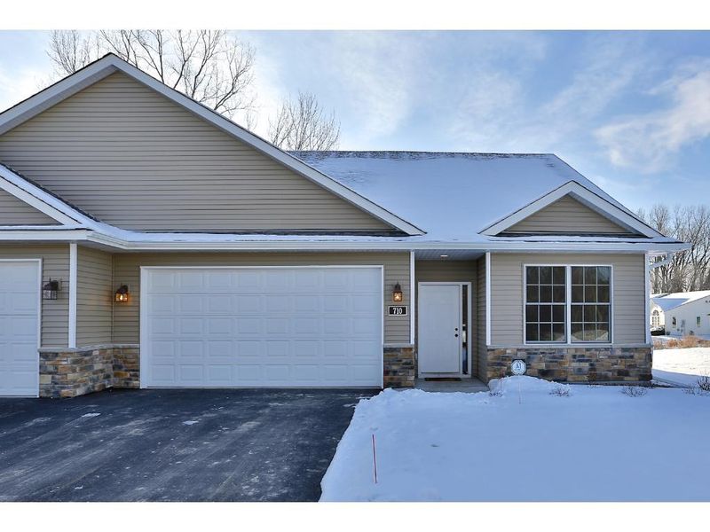 690 Bibeau Ct, Vadnais Heights, MN 55127