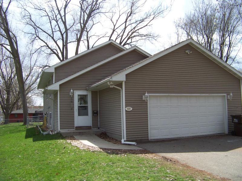 825 6th St W, Hastings, MN 55033