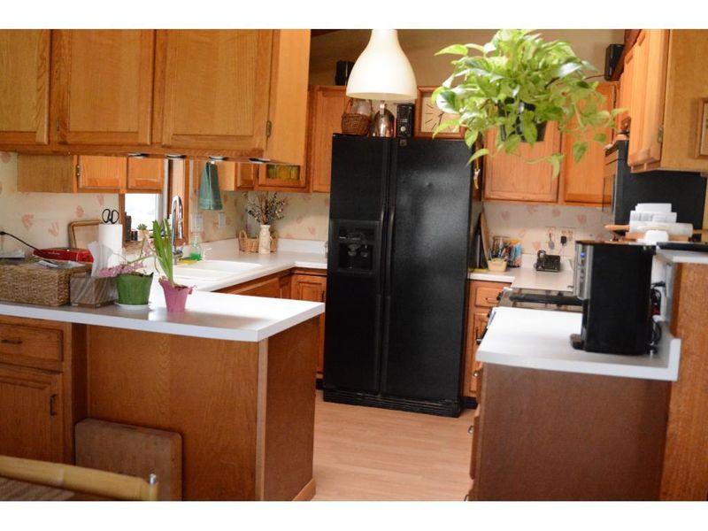 1666 Peninsula Dr, New Brighton, MN 55112