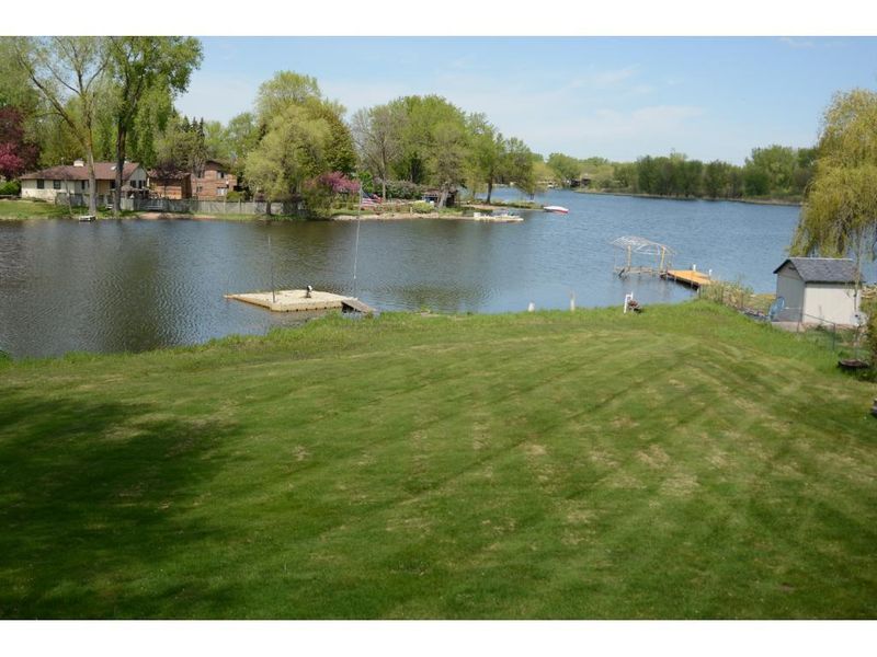1666 Peninsula Dr, New Brighton, MN 55112