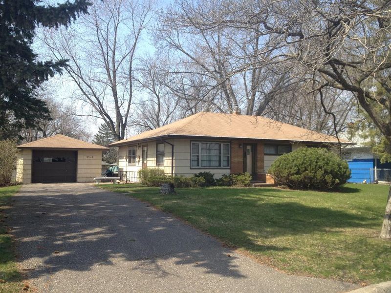 2545 Aldine St, Roseville, MN 55113