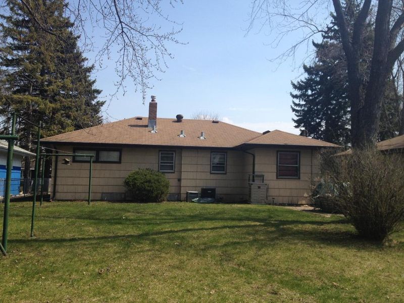 2545 Aldine St, Roseville, MN 55113