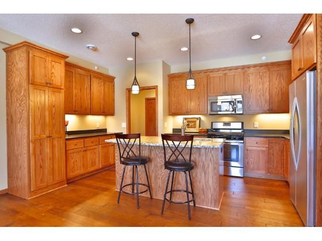 680 Bibeau Ct, Vadnais Heights, MN 55127