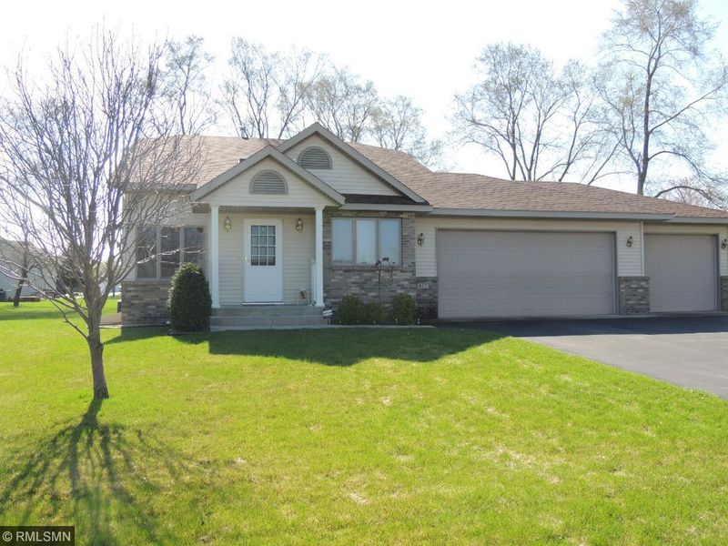 417 Sundown Dr, Avon, MN 56310