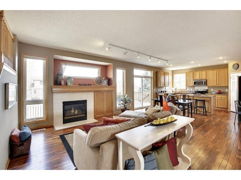 9128 Springfield Dr, Chanhassen, MN 55317