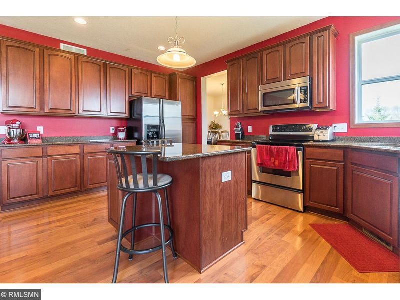 4438 Heritage Pw N, Hugo, MN 55038