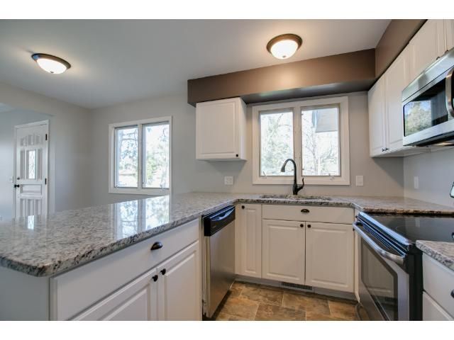 1963 Barclay St, Maplewood, MN 55109