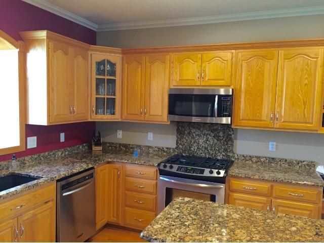 1079 Oakview Dr, Owatonna, MN 55060