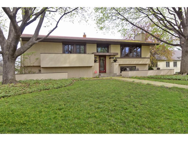 1845 Summit Ave, Saint Paul, MN 55105