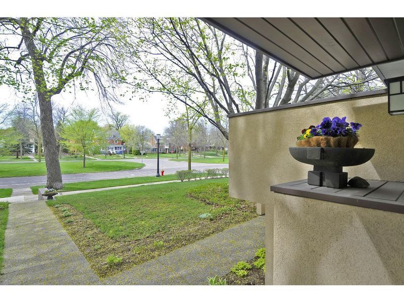 1845 Summit Ave, Saint Paul, MN 55105