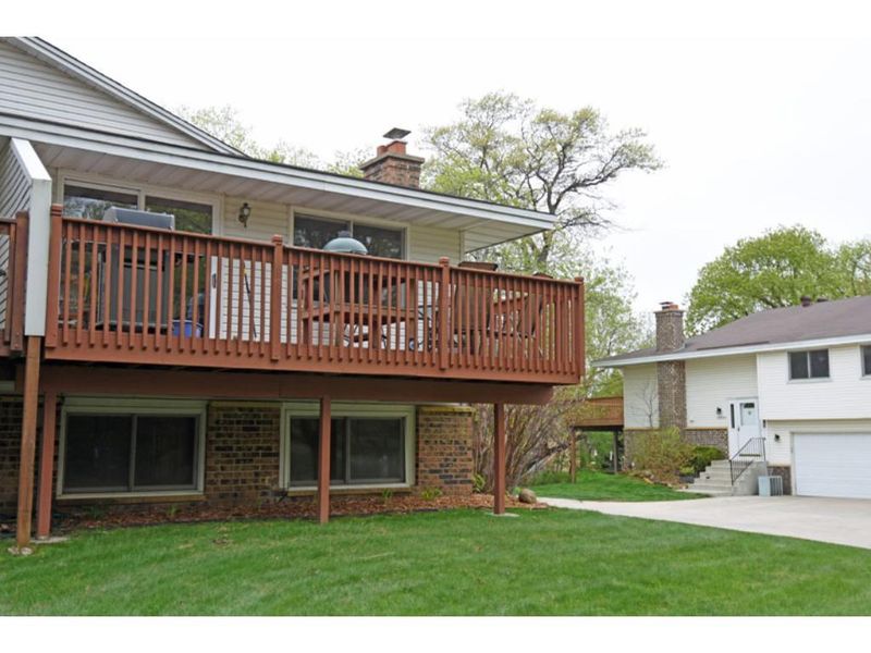 12208 Oak Leaf Cir, Burnsville, MN 55337