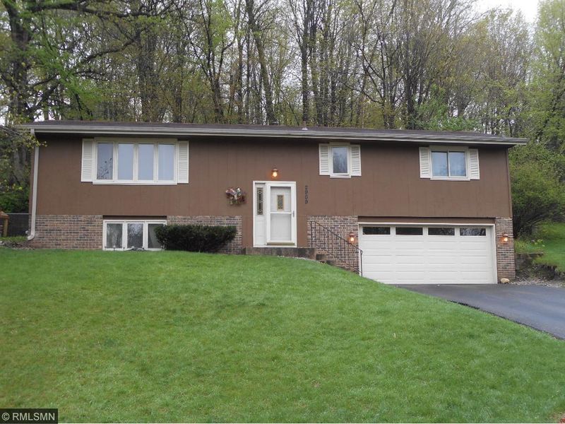 2909 Brookview Dr, Burnsville, MN 55337
