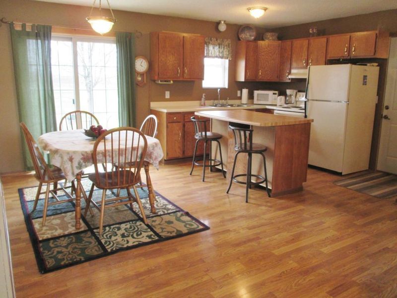 540 1st St E, Glencoe, MN 55336