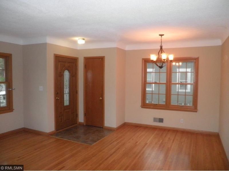 2196 Margaret St, Saint Paul, MN 55119