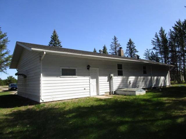 932 1st St NE, Menahga, MN 56464
