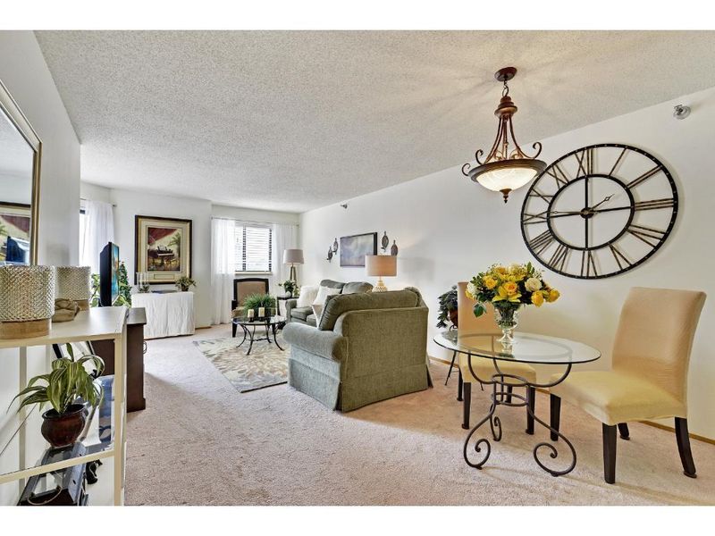 78 10th St E #R904, Saint Paul, MN 55101