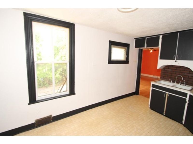 910 3rd St E, Saint Paul, MN 55106