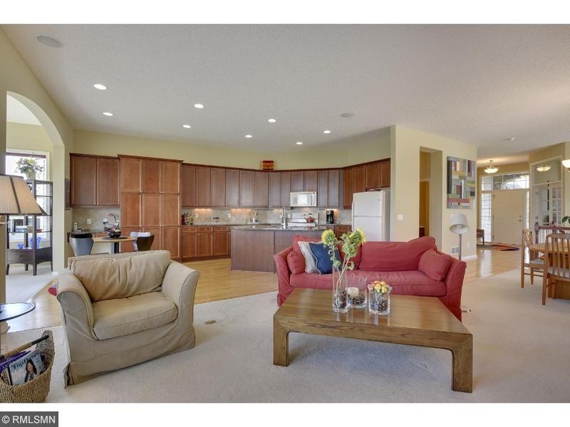 17505 46th Ave N, Plymouth, MN 55446
