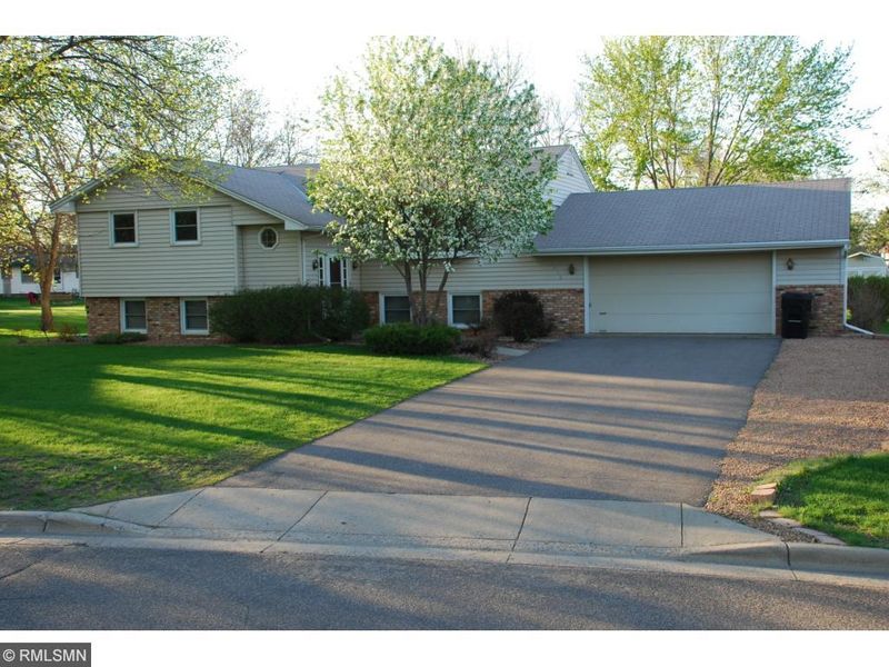 6810 118th Ave N, Champlin, MN 55316