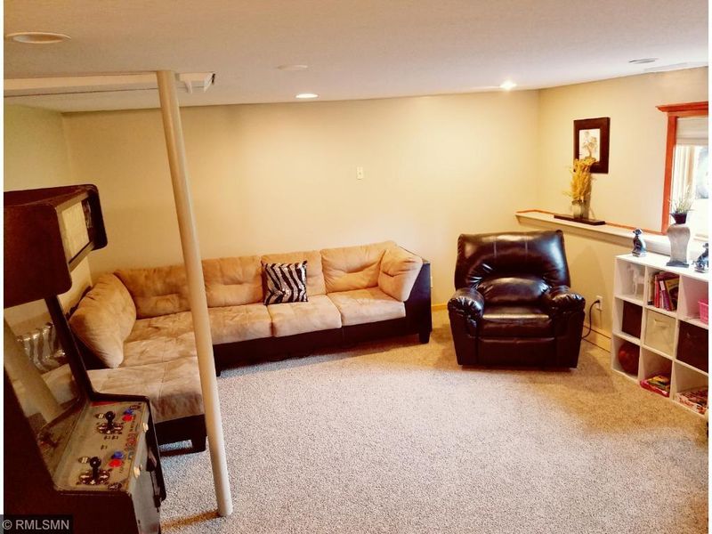 3383 Greenbrier St, Vadnais Heights, MN 55127