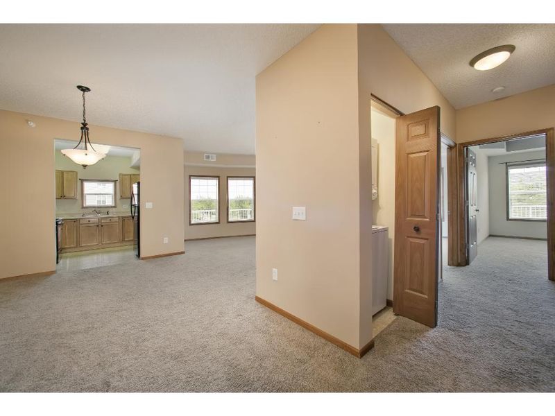 114200 Hundertmark Rd #207, Chaska, MN 55318