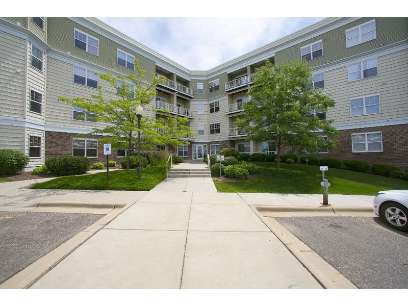 114200 Hundertmark Rd #207, Chaska, MN 55318