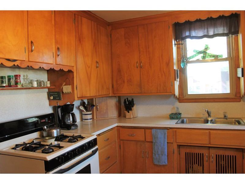 206 N 2nd St, Le Sueur, MN 56058