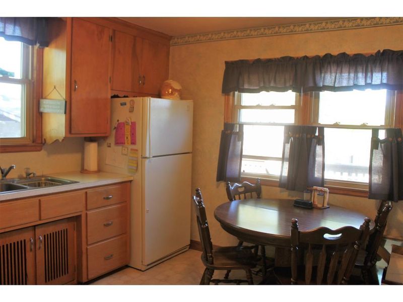 206 N 2nd St, Le Sueur, MN 56058