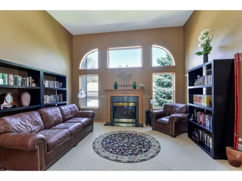 1235 Roselawn Ave W, Roseville, MN 55113