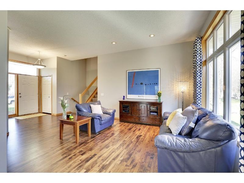 3950 Country Oaks Dr, Excelsior, MN 55331