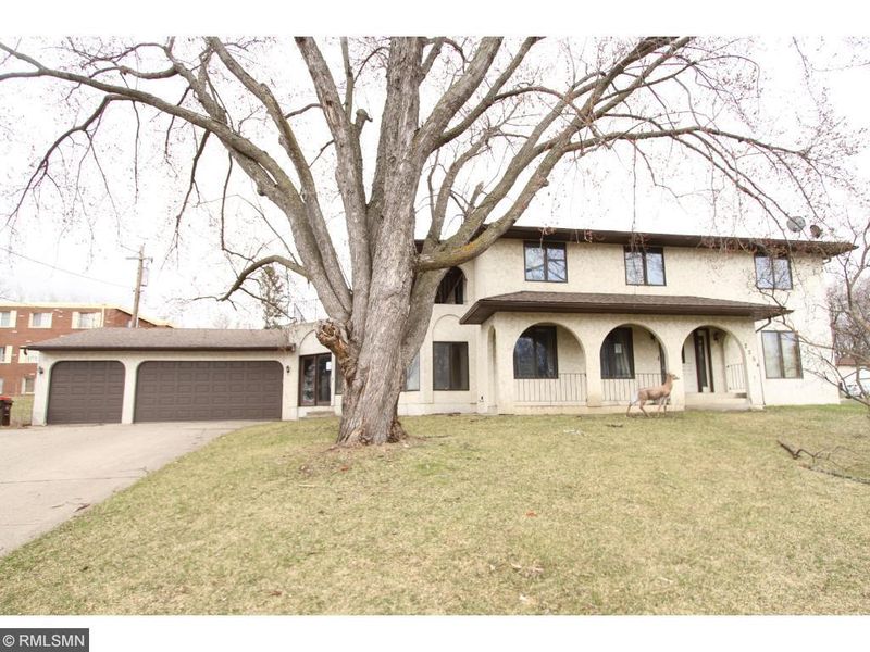 2254 Duluth St N, Maplewood, MN 55109