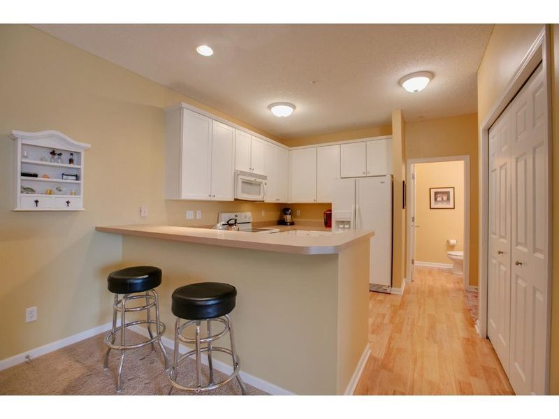 1600 Legacy Pw E #7, Maplewood, MN 55109