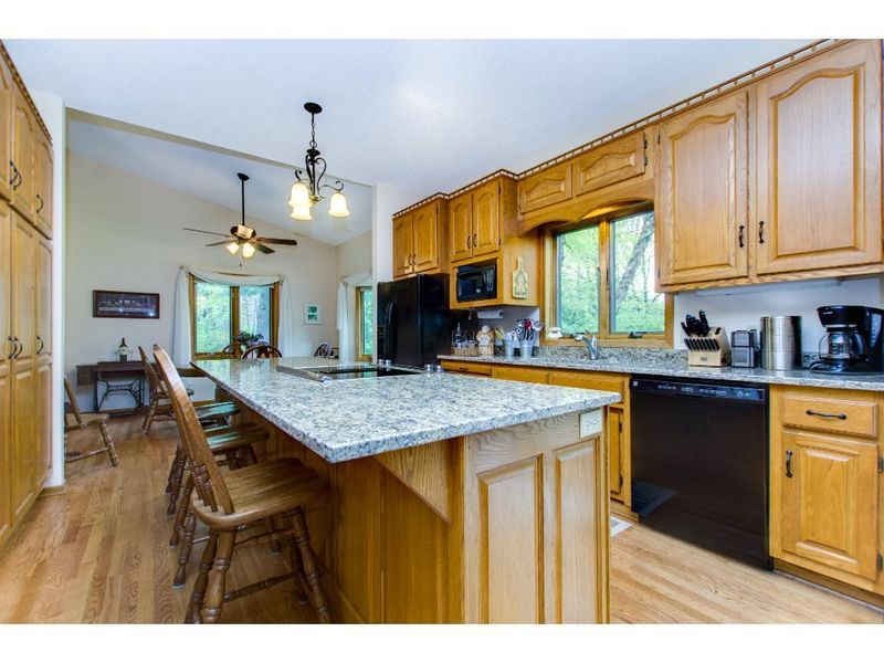 2722 Evergreen Cir, White Bear Lake, MN 55110
