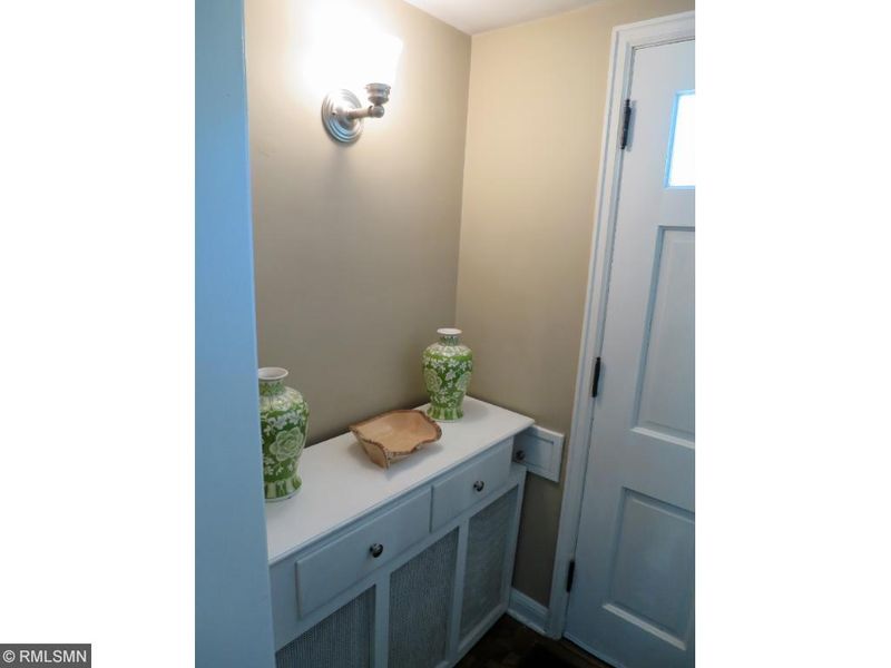 704 Arlington Ave E, Saint Paul, MN 55106