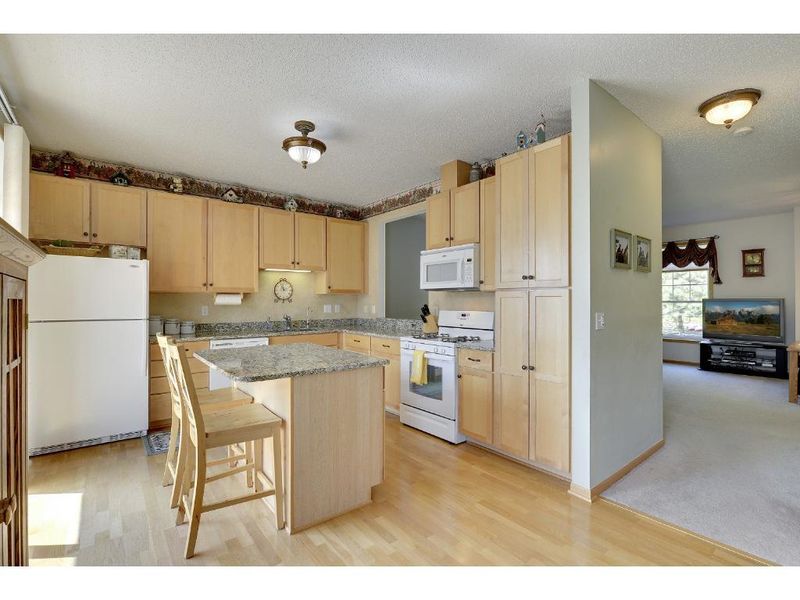 2159 Village Trl, Mound, MN 55364