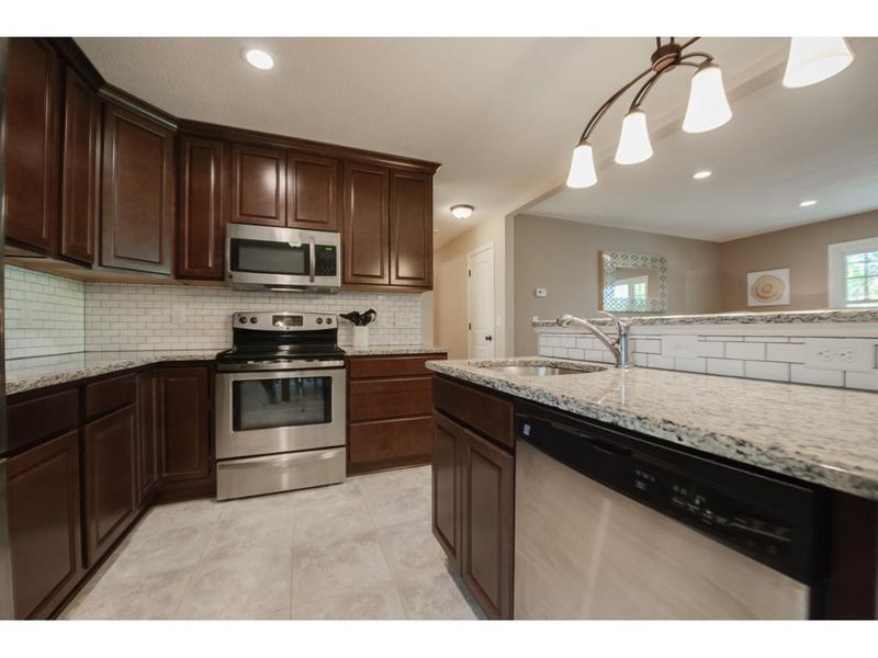 340 Walnut Ln, Apple Valley, MN 55124