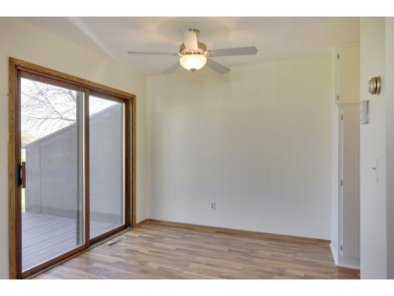 8711 N Maplebrook Cir, Brooklyn Park, MN 55445