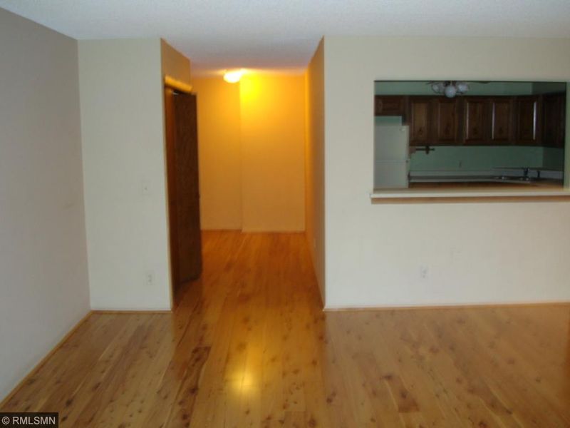 2455 Londin Ln E #223, Maplewood, MN 55119