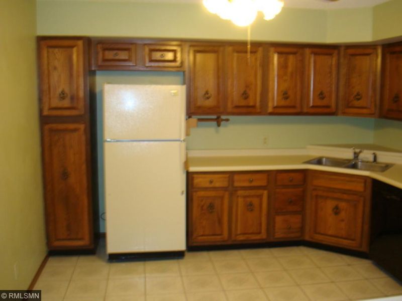 2455 Londin Ln E #223, Maplewood, MN 55119