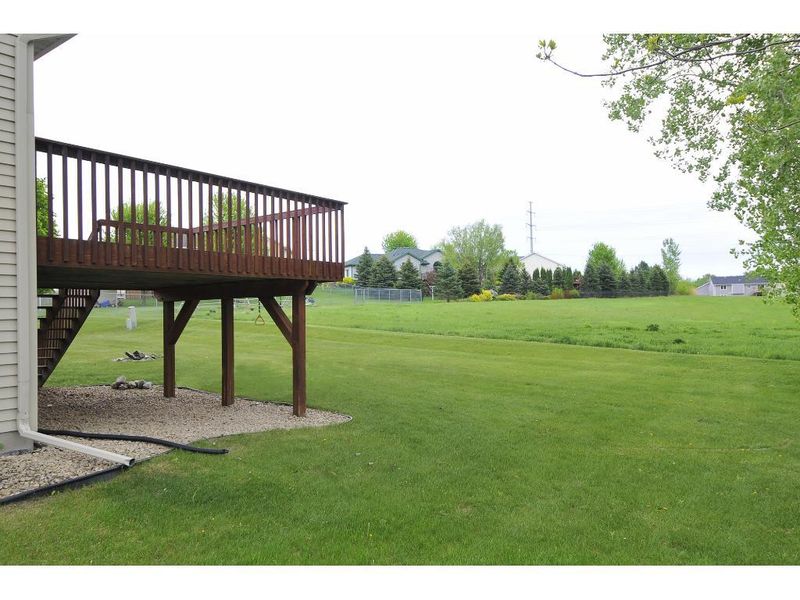 1525 Springwood Ln, Faribault, MN 55021