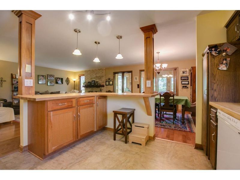 1231 Carlson Lake Ln, Eagan, MN 55123