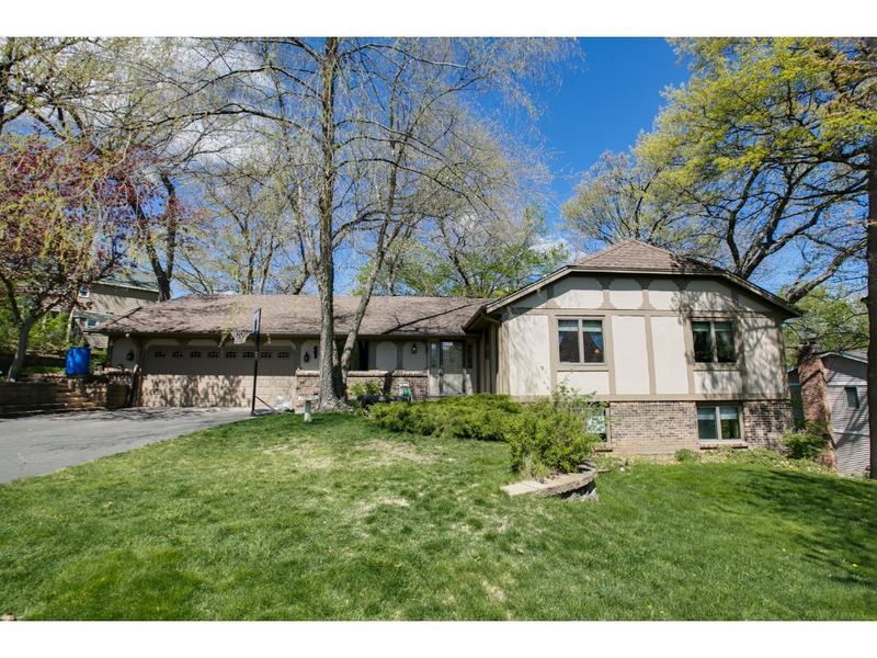 1231 Carlson Lake Ln, Eagan, MN 55123