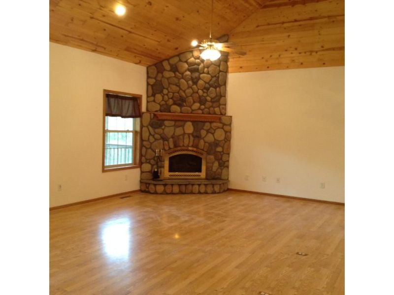 7068 Oakwood Pw, Webster, WI 54893
